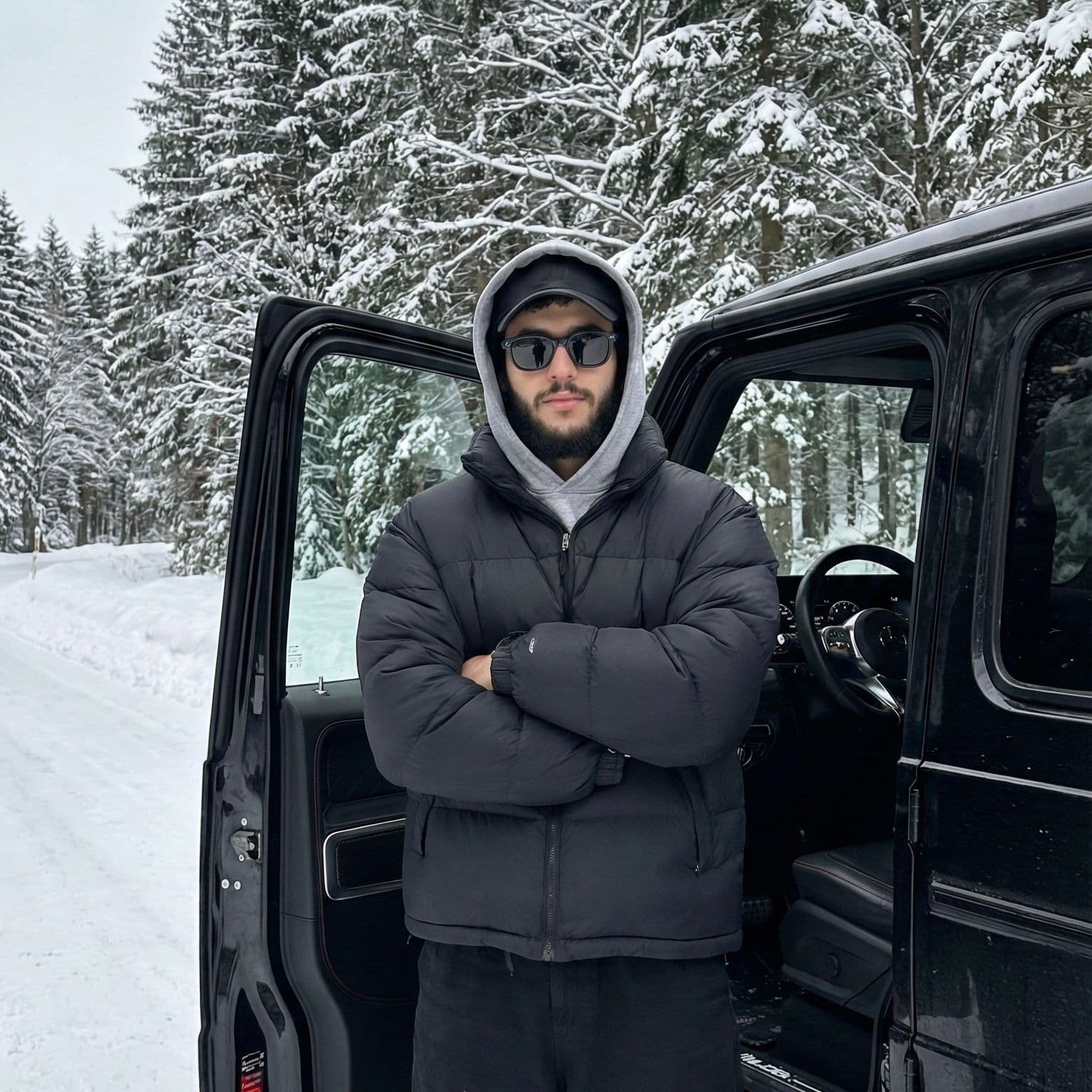 Winter Portrait & Car Photography Prompts - G CLASS  — Portrait AI art prompt example for Midjourney and Stable Diffusion