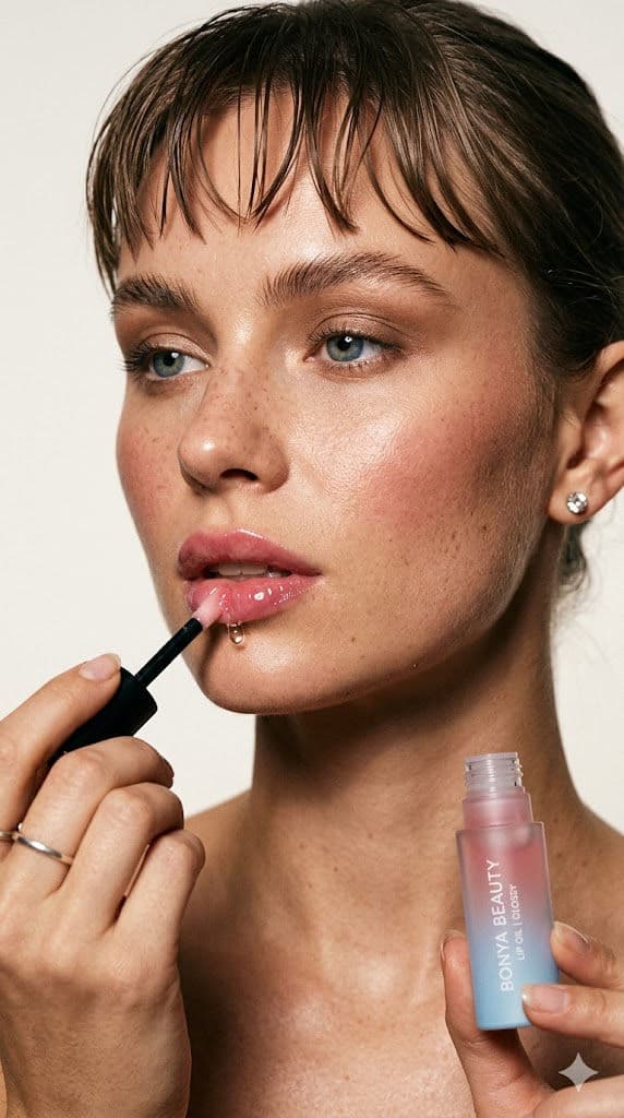 Free Prompt for Extreme Close-Up Lip Oil Beauty Commercial Portrait 💄✨ — Business AI art prompt example for Gemini and Stable Diffusion