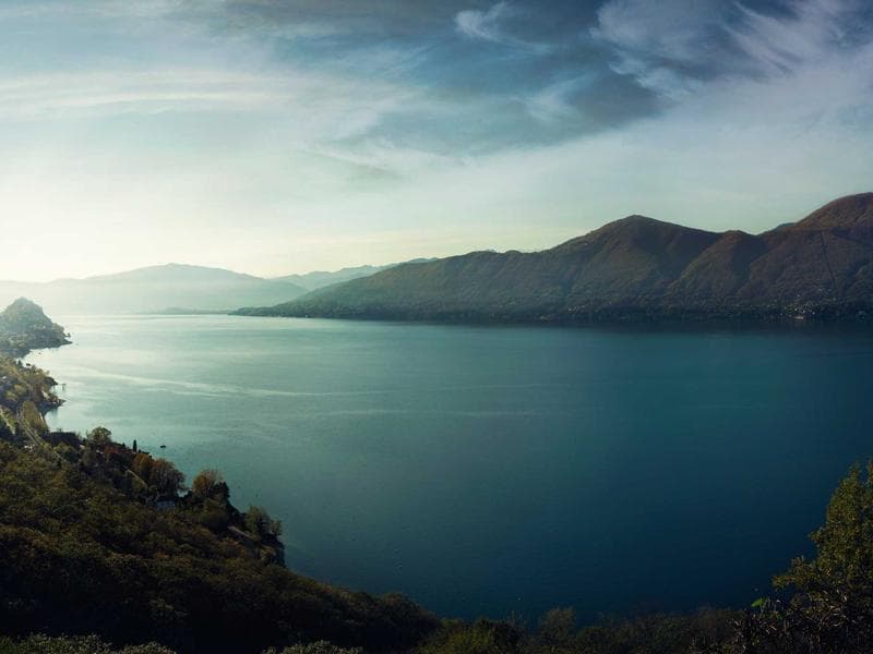 Neon Fractal Explosion — Abstract AI art prompt example for Midjourney and Stable Diffusion