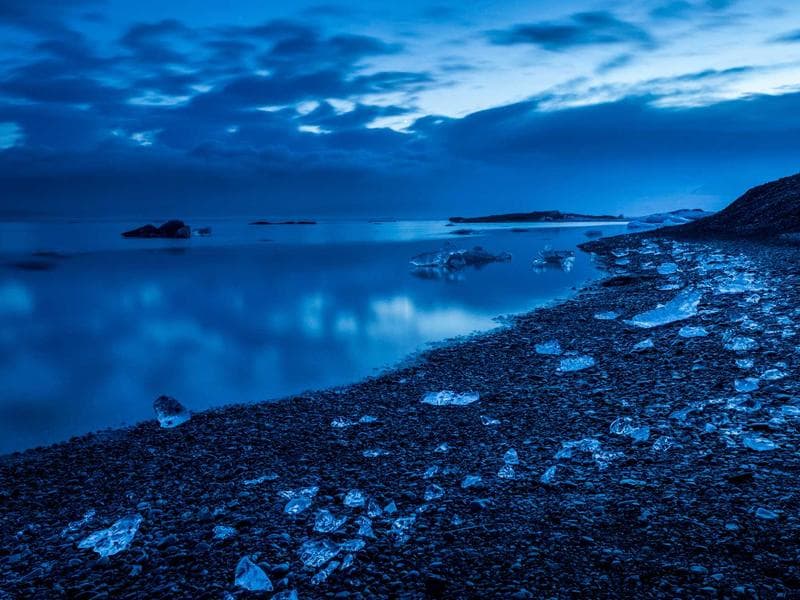 Cosmic Nebula Art — Abstract AI art prompt example for Midjourney and Stable Diffusion